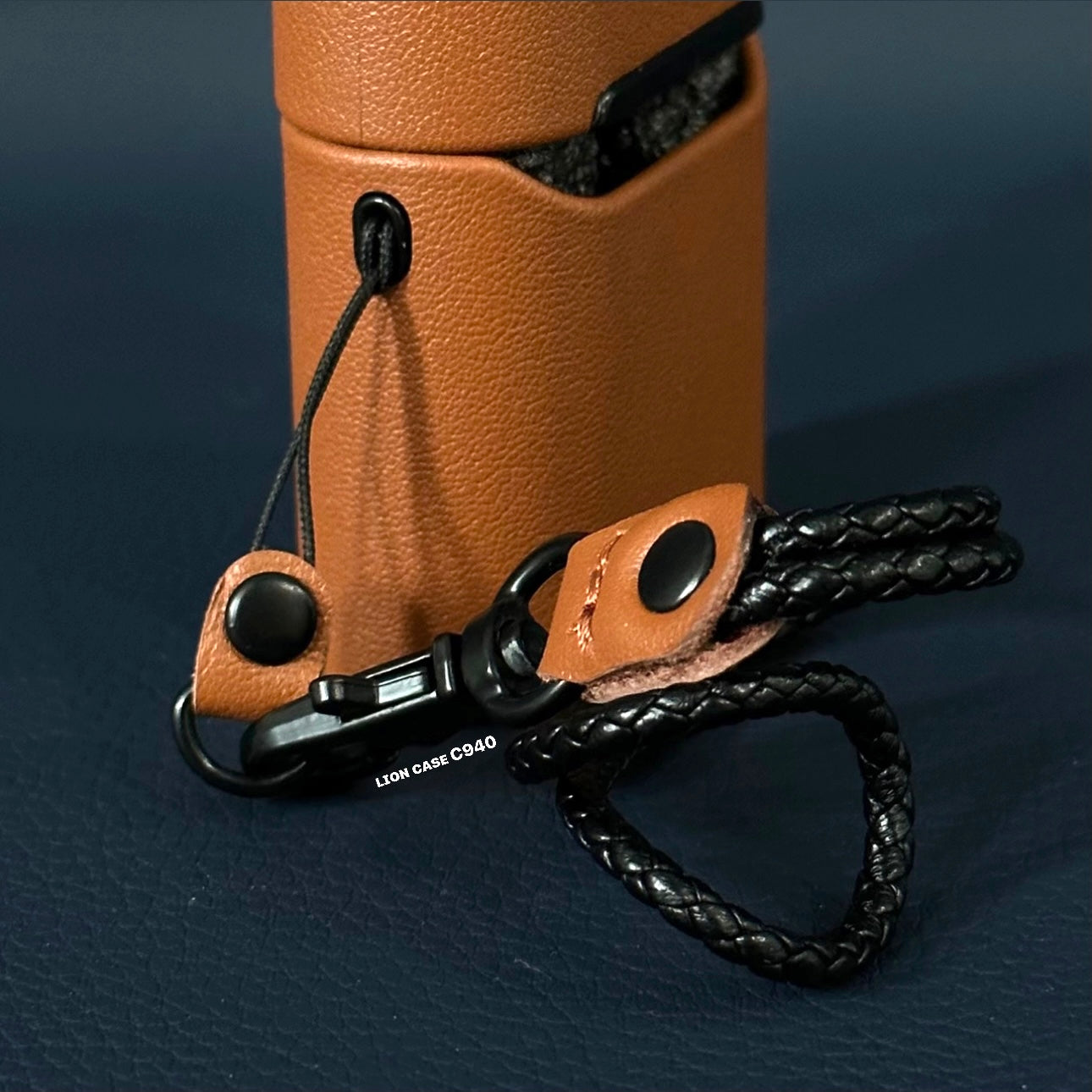 C940 - AirPods