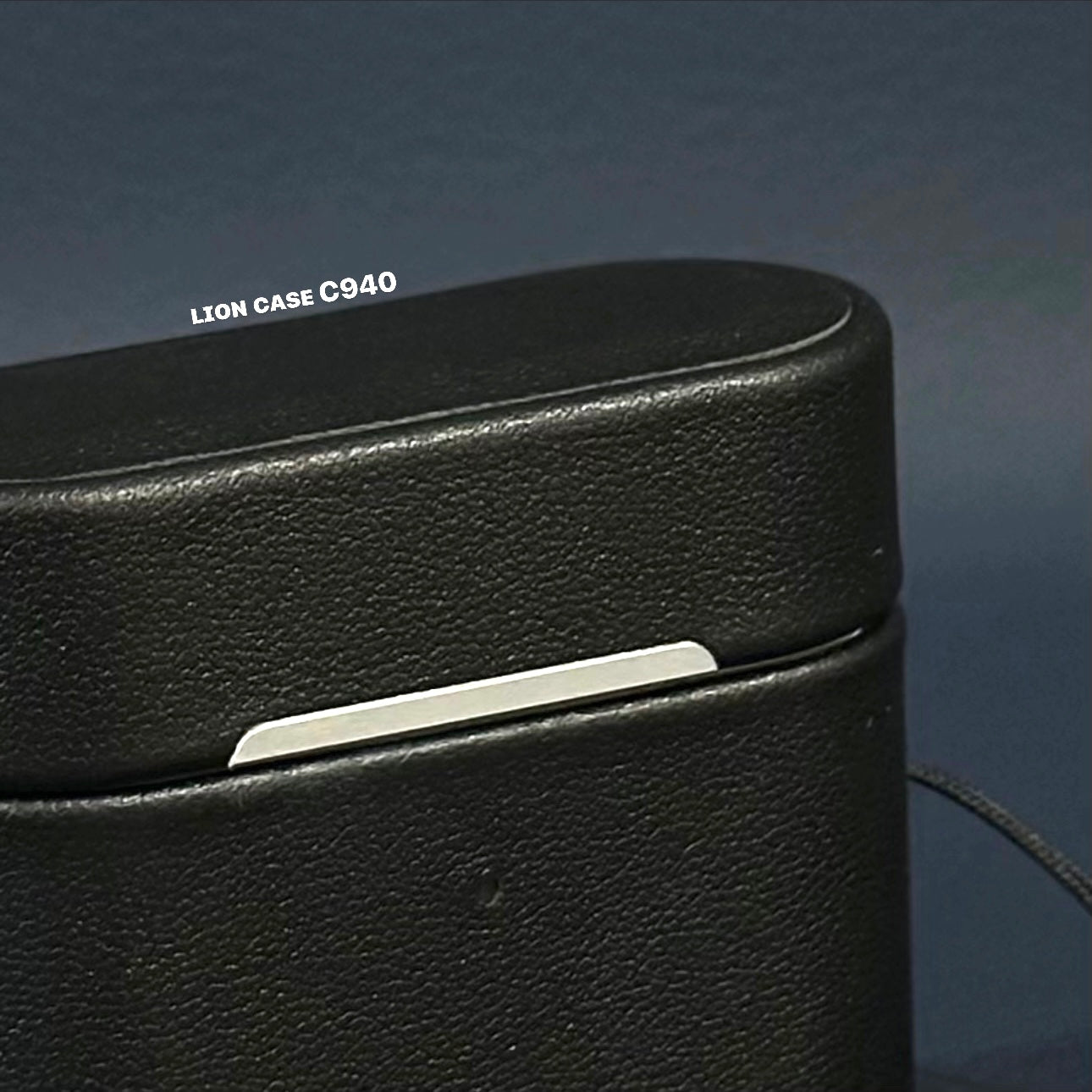 C940 - AirPods