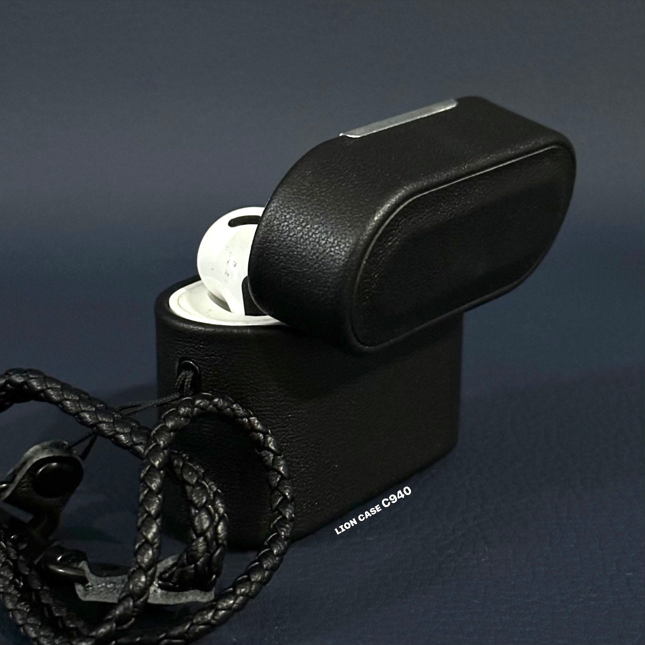 C940 - AirPods