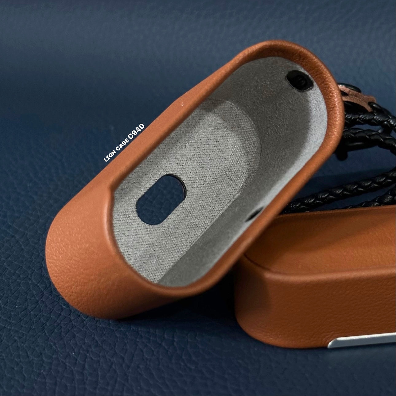 C940 - AirPods